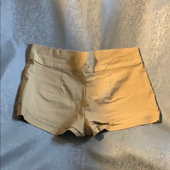 Khaki shorts - Picture 2 of 3